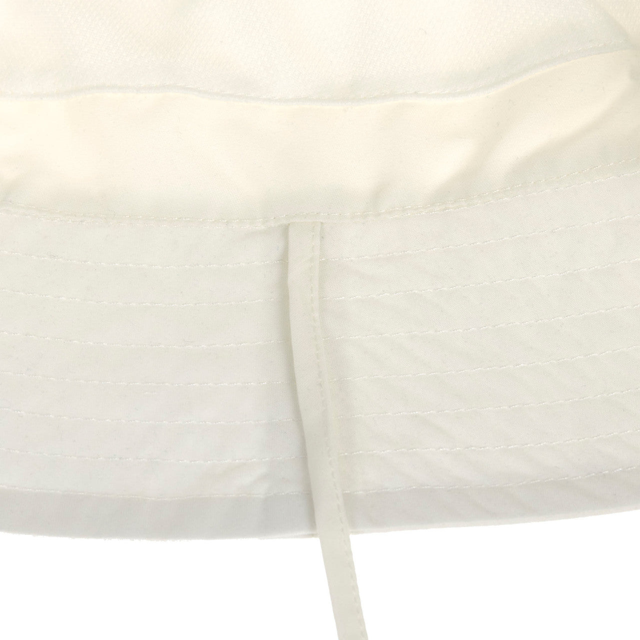 Bob discret, blanc